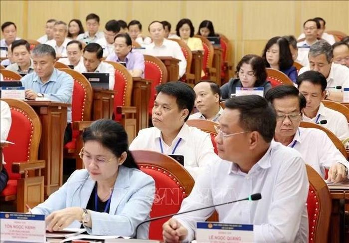 Các đồng chí Ủy viên Trung ương Đảng tham dự lớp học.