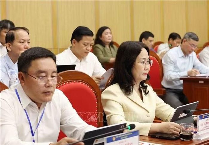 Các đồng chí Ủy viên Trung ương Đảng tham dự lớp học.