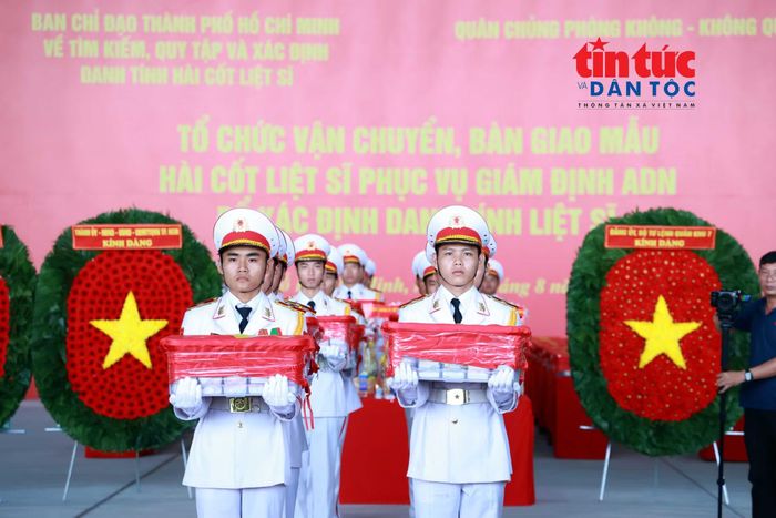 Hơn 7.000 mẫu hài cốt liệt sĩ lên chuyến bay đặc biệt đi giám định ADN.