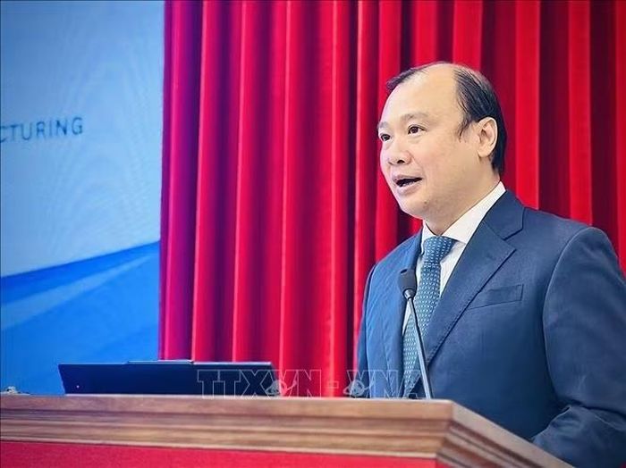PGS.TS Lê Hải Bình, Ủy viên Trung ương Đảng, Phó Giám đốc Thường trực Học viện Chính trị quốc gia Hồ Chí Minh, phát biểu khai mạc hội thảo.