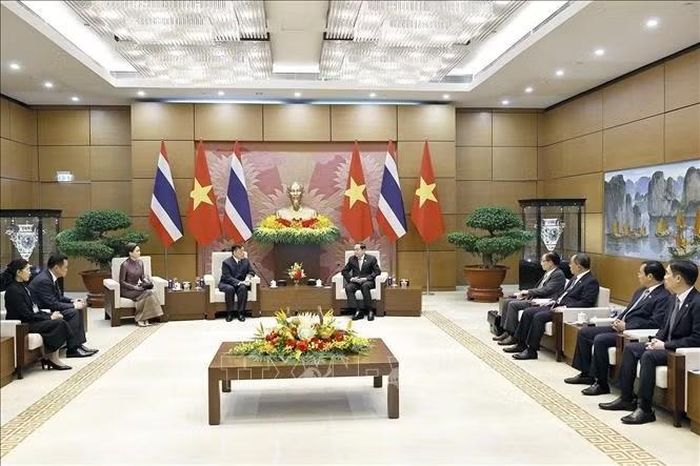 Chủ tịch Quốc hội Trần Thanh Mẫn hội kiến Nhà vua Thái Lan Maha Vajiralongkorn Phra Vajiraklaochaoyuhua và Hoàng hậu. Ảnh: Doãn Tấn/TTXVN