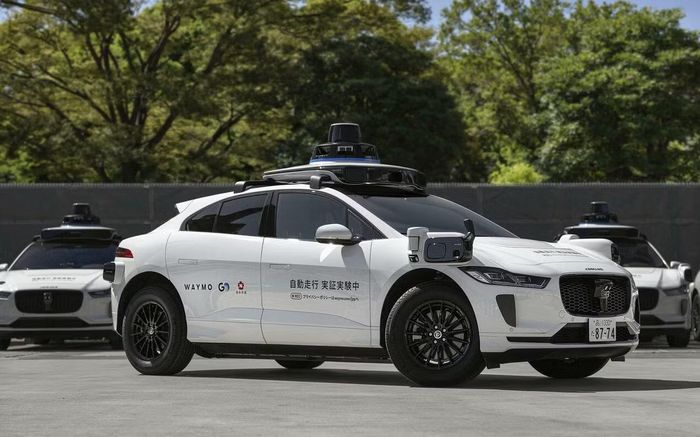 Xe taxi hoàn toàn không người lái của Waymo LLC được chạy thử nghiệm vào tháng 9/2026. Ảnh: Kyodo
