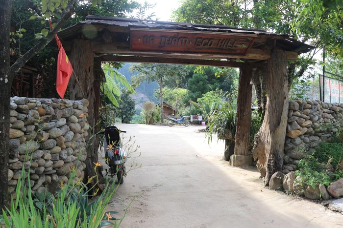 Homestay Na Thẩm, xã Hạnh Phúc hoạt động thấp thỏm do một số diện tích chưa chuyển đổi sang đất kinh doanh dịch vụ. Ảnh: Tuấn Anh/TTXVN
