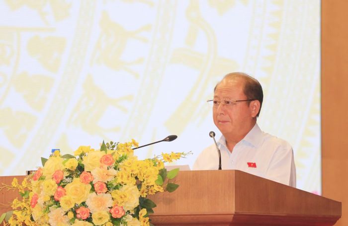 Ông Sùng A Lềnh, Phó Trưởng Đoàn đại biểu Quốc hội chuyên trách khóa XVI tỉnh Lào Cai, báo cáo kết quả Kỳ họp thứ Nhất, Quốc hội khóa XVI và hoạt động của Đoàn đại biểu Quốc hội tại Kỳ họp. Ảnh: Tuấn Anh/TXVN