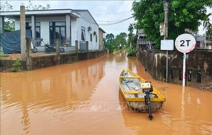 Nhiều khu dân cư tại xã Ái Tử (Quảng Trị) bị ngập lụt do mưa lớn. Ảnh minh họa: Tường Vi/TTXVN