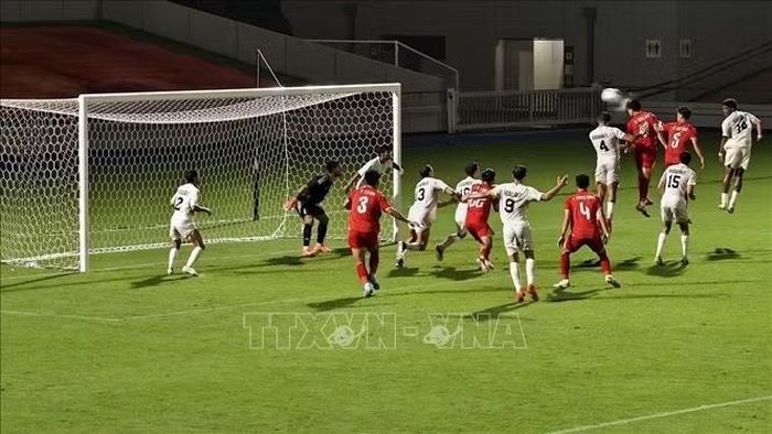 Ngọc Mỹ bật cao đánh đầu làm tung lưới Kuwait gỡ hoà 1-1 cho U23 Việt Nam. Ảnh: Nguyễn Tuyến/PV TTXVN tại Nhật Bản