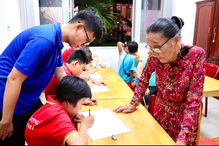 Lớp học tình thương của cô giáo Nguyễn Thị Ba tại phường Thủ Dầu Một. Ảnh: MTTQ Phường