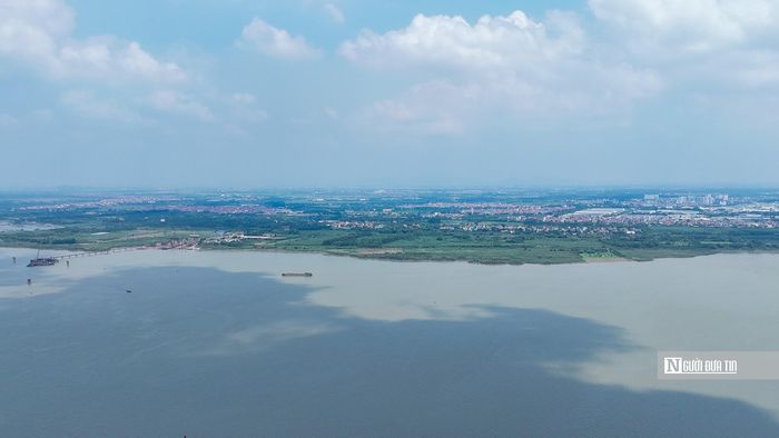 Đối diện là khu vực bãi sông thuộc xã Thiên Lộc.