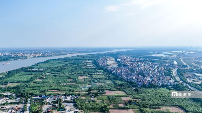 Phân đoạn này rộng khoảng 3.435ha, dân số khoảng 499.000 người. Trong ảnh là khu vực sông Hồng thuộc địa phận phường Lĩnh Nam.