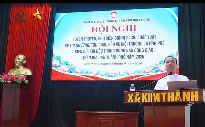 Linh mục Hoàng Văn Thiều, Chánh xứ Đồng Xá phát biểu tại hội nghị.