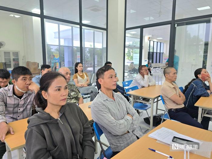 Các lao động tìm hiểu trực tiếp về vị trí tuyển dụng, mức thu nhập, điều kiện làm việc và kết nối với doanh nghiệp.