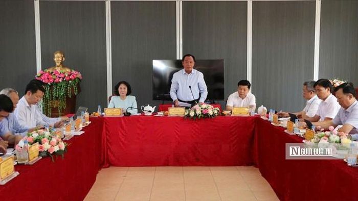 Phó Bí thư Thành ủy Đồng Nai Võ Tấn Đức yêu cầu tháo gỡ cụ thể từng điểm nghẽn trong công tác bồi thường, giải phóng mặt bằng, bảo đảm tiến độ các dự án trọng điểm. 