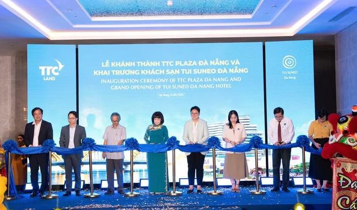 Sáng 15/9, TTC Plaza Đà Nẵng và khách sạn Tui Suneo được khánh thành. Ảnh XM.
