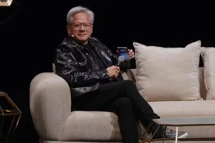CEO Nvidia bật loa ngoài khi ông Trump gọi điện lúc đang trên sân khấu hội nghị thượng đỉnh công nghệ tại Los Angeles. Ảnh: Straitstimes.