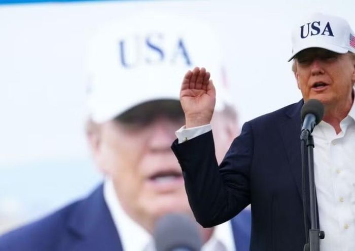 Ông Trump tự nhận mình là "Kẻ hủy diệt các trò lừa đảo" khi phê phán và bác bỏ thuyết "tận thế AI". Ảnh: NYT.