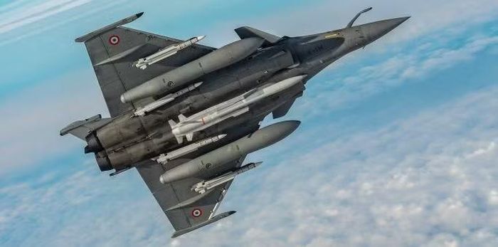 Máy bay Rafale trang bị tên lửa hạt nhân ASMP-A. Ảnh: MW.