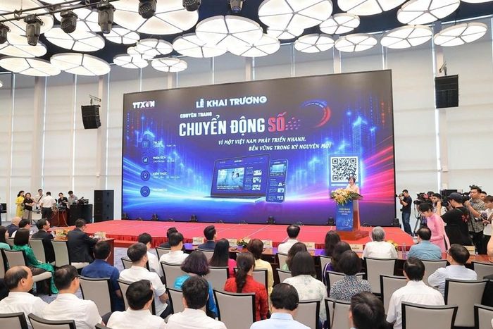 Đồng chí Vũ Việt Trang, Ủy viên Ban Thường vụ Đảng ủy các cơ quan Đảng Trung ương, Phó Trưởng Ban Tuyên giáo và Dân vận Trung ương, Bí thư Đảng ủy, Tổng Giám đốc Thông tấn xã Việt Nam phát biểu tại lễ khai trương Chuyên trang thông tin "Chuyển động số"của TTXVN.