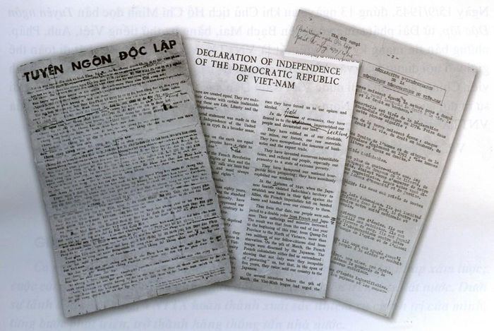Ngày 15/9/1945, Việt Nam Thông tấn xã – danh xưng do Bác Hồ chấp bút - phát đi toàn văn bản Tuyên ngôn Độc lập cùng với danh sách Chính phủ lâm thời của nước Việt Nam Dân chủ Cộng hòa thông qua những bản tin bằng 3 thứ tiếng - tiếng Việt mang ký hiệu VNTTX (Việt Nam Thông tấn xã), tiếng Anh mang ký hiệu VNA (Vietnam News Agency) và tiếng Pháp mang ký hiệu AVI (Agence Vietnammien D'Infomation). Sự kiện này có ý nghĩa trọng đại không chỉ với TTXVN mà với cả dân tộc - Ngày 15 tháng 9 đã trở thành Ngày truyền thống của ngành thông tấn quốc gia. Ảnh: Tư liệu TTXVN