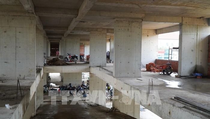 Nhiều tầng của Khối chung cư A1 được hoàn thành xây dựng thô và đáp ứng các điều kiện để được bán, cho thuê mua theo quy định. Ảnh: Nhựt An - TTXVN