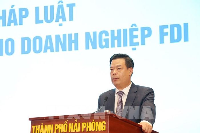 Trưởng ban Quản lý Khu kinh tế Hải Phòng Phạm Văn Thép phát biểu tại Hội nghị. Ảnh: Mạnh Tú - TTXVN