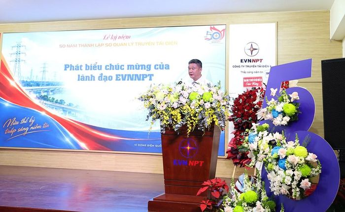 Quyền Tổng giám đốc EVNNPT Hoàng Xuân Khôi phát biểu tại buổi lễ kỷ niệm. Ảnh: Hương Thủy/BNEWS/TTXVN