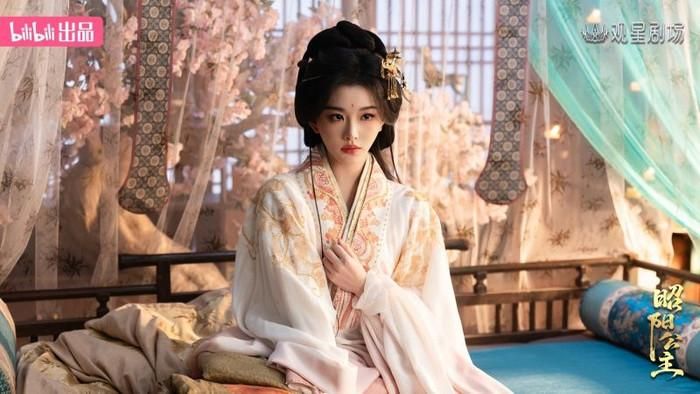 Khổng Tuyết Nhi hóa thân thành Lý Thuật. Ảnh: Weibo