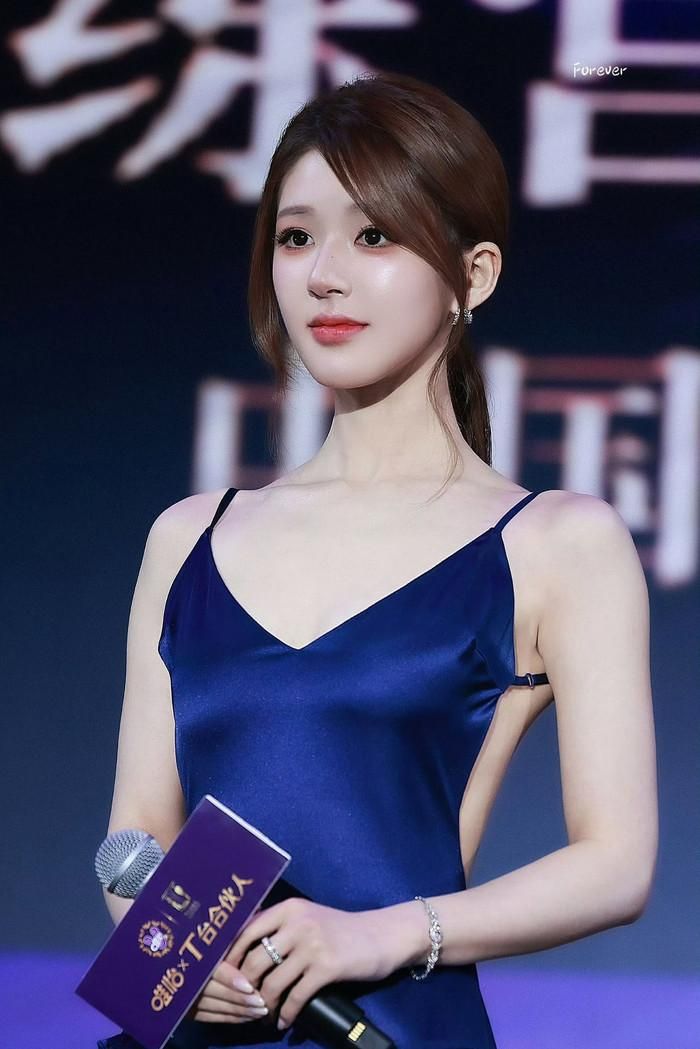 Kim Quốc Đống tiết lộ từng hình dung Triệu Lộ Tư sẽ phù hợp với nhân vật Kim Thi Dao ngay từ khi sáng tác. Ảnh: Weibo.