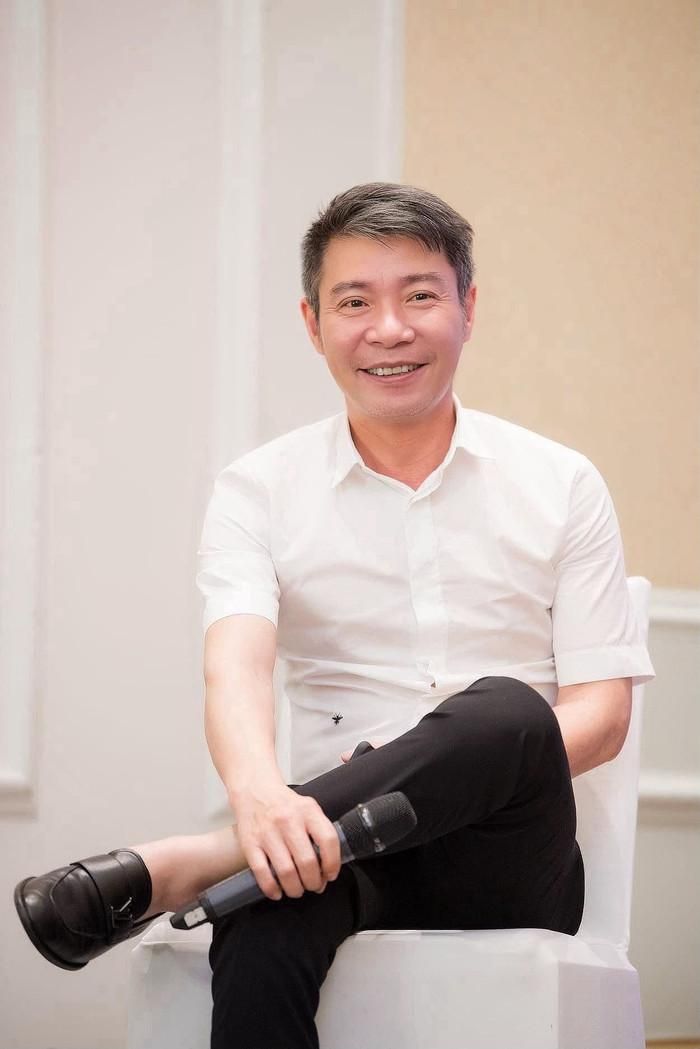Ở tuổi 53, NSND Công Lý vẫn từng bước phục hồi và duy trì niềm yêu nghề, trong khi khán giả tiếp tục chờ ngày nam nghệ sĩ có thể xuất hiện nhiều hơn.