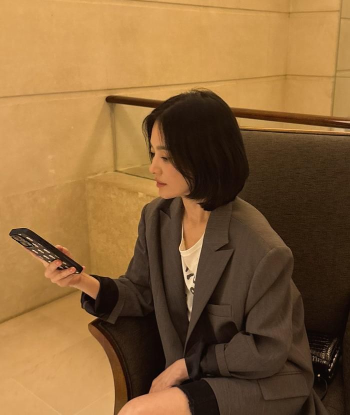 Ở tuổi 45, Song Hye Kyo vẫn duy trì sức hút đáng nể mỗi khi xuất hiện. 