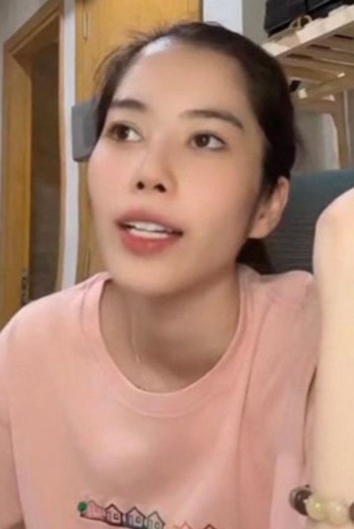 Nam Em nhiều lần livestream chia sẻ về chuyện tình cảm với Bùi Hữu Cường.