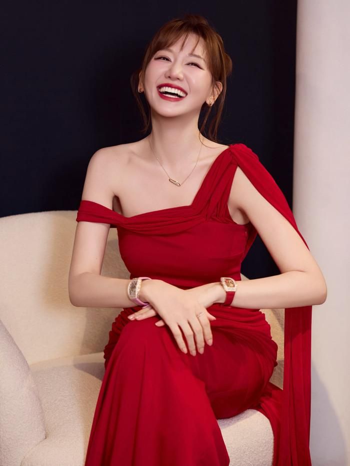 Sau một thập kỷ gắn bó, Trấn Thành và Hari Won vẫn thường xuyên xuất hiện bên nhau trong những cột mốc quan trọng của cuộc sống.