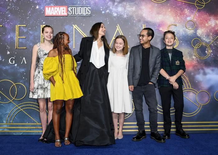 Các con của Angelina Jolie và Brad Pitt.