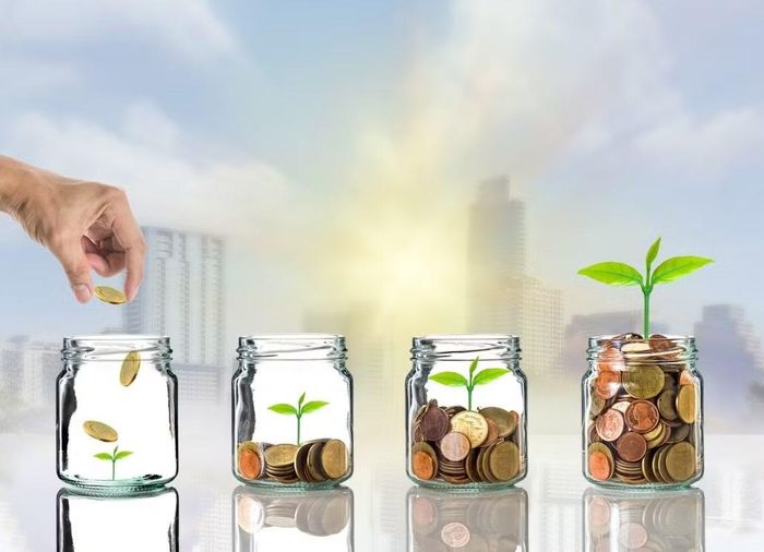 Nhiều người cho rằng thay vì bắt con nộp lương, phụ huynh nên dạy con trích lập các quỹ, học thêm kiến thức và kỹ năng tài chính