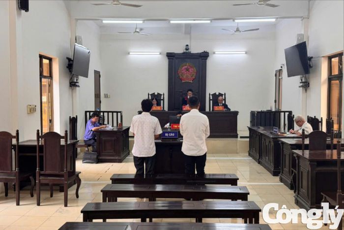 Quang cảnh phiên tòa