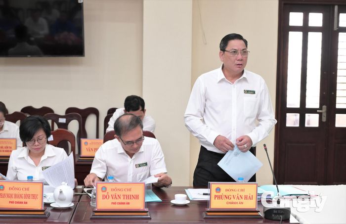 Chánh án TAND tỉnh Tây Ninh Phùng Văn Hải báo cáo tại buổi làm việc. Ảnh: Kiên Định.