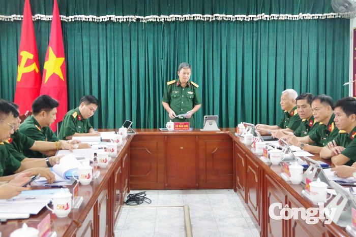 Đại tá Vũ Nam Sơn phát biểu chúc mừng các đồng chí được giao nhiệm vụ trên cương vị mới.
