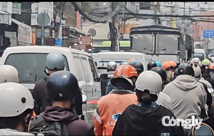 Thi công Metro 2, TP.HCM tiếp tục cấm ô tô một chiều.