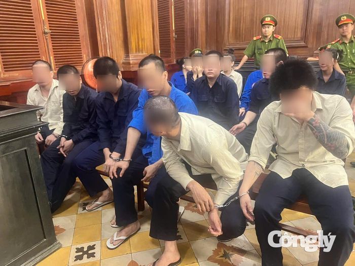 Các bị cáo tại phiên toà.