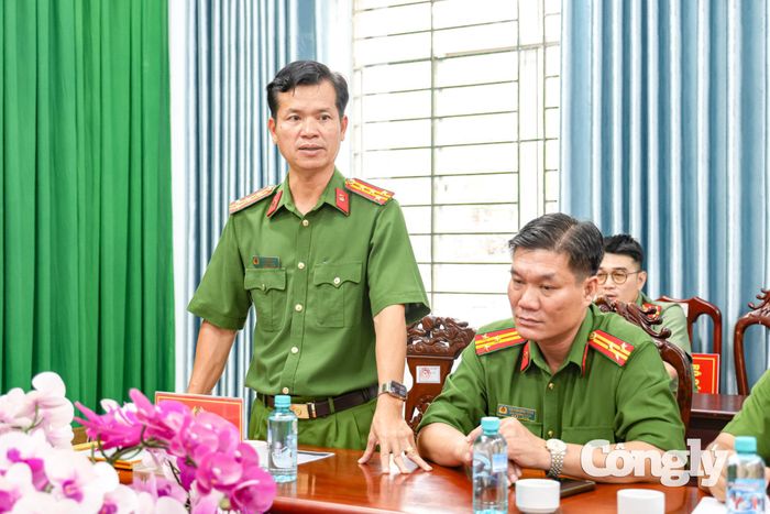 Đại tá Huỳnh Minh Thơ, Trưởng phòng Cảnh sát hình sự phát biểu tại buổi Lễ.