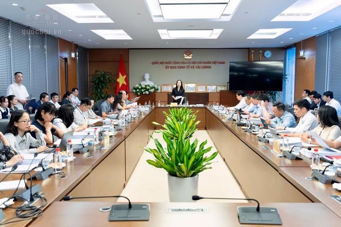 Toàn cảnh phiên họp thẩm tra sơ bộ dự án Luật Giao dịch hàng hóa phái sinh. Ảnh: Nguyễn Hùng