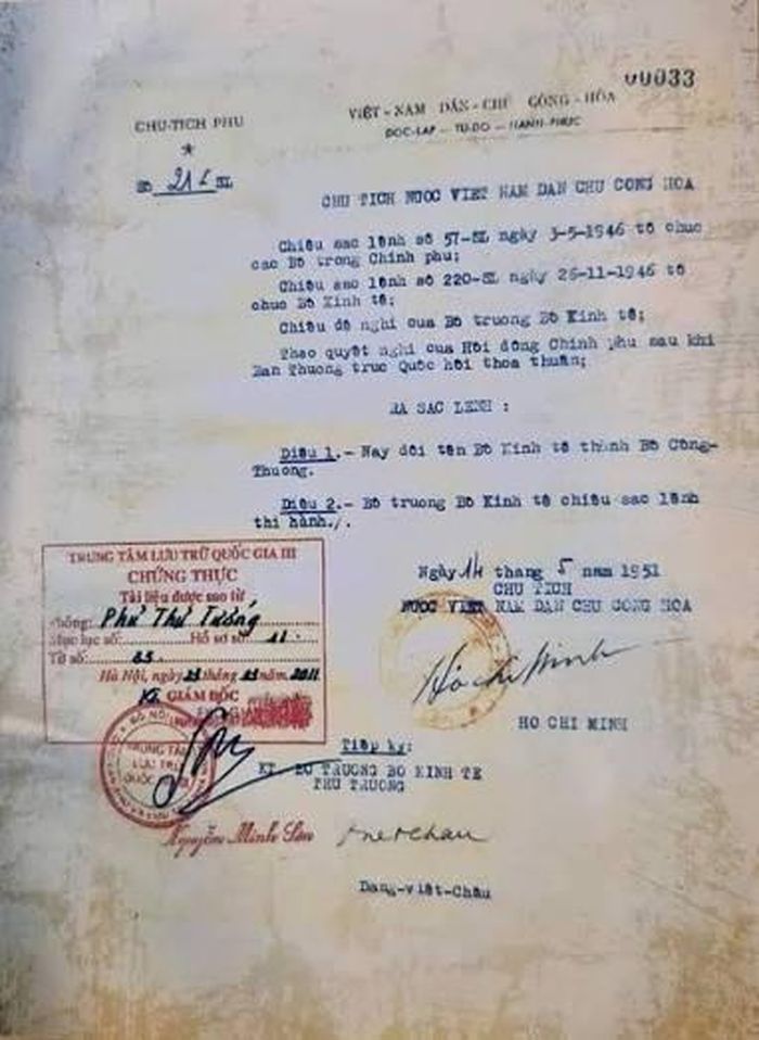 Ngày 14/5/1951, Chủ tịch Hồ Chí Minh ký Sắc lệnh số 21/SL đổi tên Bộ Kinh tế thành Bộ Công Thương.