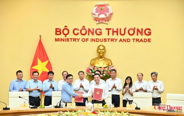 Chiều ngày 14/9/2026, Bộ Công Thương và Bộ Nông nghiệp và Môi trường đã tổ chức Lễ tiếp nhận, bàn giao chức năng, nhiệm vụ quản lý nhà nước về địa chất, khoáng sản và khu công nghiệp về Bộ Công Thương.