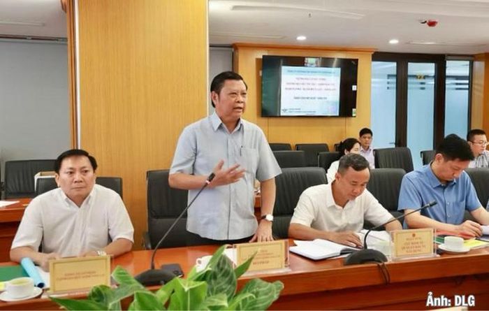 Ông Bùi Pháp, Chủ tịch HĐQT Tập đoàn Đức Long Gia Lai phát biểu tại cuộc họp với Bộ Xây dựng và lãnh đạo các tỉnh Gia Lai, Đắk Lắk, Lâm Đồng.