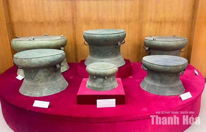 Từ một ngôi làng nhỏ bên sông Mã, tên gọi Đông Sơn đã trở thành tên của một nền văn hóa có vị trí đặc biệt trong lịch sử Việt Nam. Với Thanh Hóa, có gần 60 trống đồng Đông Sơn đang được Trung tâm Bảo tồn di sản, Bảo tàng và Thư viện tỉnh Thanh Hóa lưu giữ.