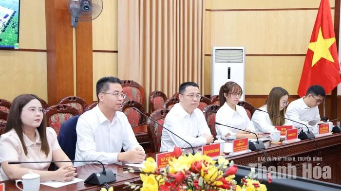 Ông Shi Jianya, Phó Tổng Giám đốc cấp khu vực, Tổng Công ty Kỹ thuật Cảng Trung Quốc đề xuất các nội dung triển khai dự án tại buổi làm việc.