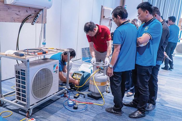 Cùng với thúc đẩy công nghệ và môi chất thay thế, Việt Nam đang từng bước chuyển từ quản lý lượng chất đưa vào thị trường sang quản lý trong suốt vòng đời, thúc đẩy thu hồi, tái sử dụng, tái chế và tái sinh. Ảnh: Cục Biến đổi khí hậu