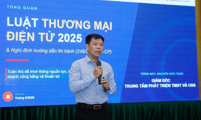  Ông Nguyễn Hữu Tuấn phổ biến Luật Thương mại Điện tử 2025. 