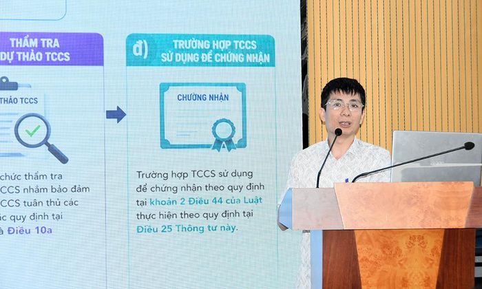 Báo cáo viên của Chi cục Tiêu chuẩn, Đo lường, Chất lượng hướng dẫn cách thức xây dựng và công bố tiêu chuẩn cơ sở đối với hàng hóa.