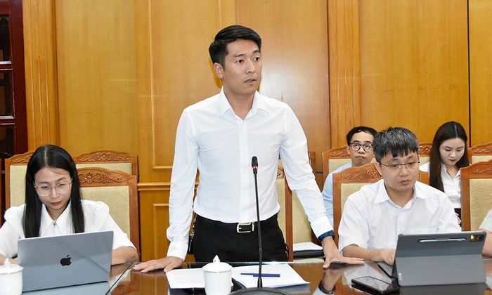  Lãnh đạo Trung tâm Phục vụ hành chính công phường Bắc Giang phát biểu về tình hình triển khai ứng dụng Trợ lý nhân dân tại đơn vị. 