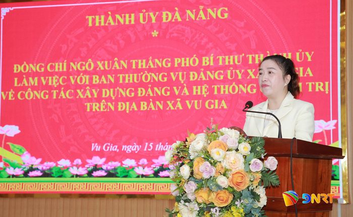 Đại diện lãnh đạo Đảng ủy xã Vu Gia báo cáo tại buổi làm việc. Ảnh: ĐẮC MẠNH